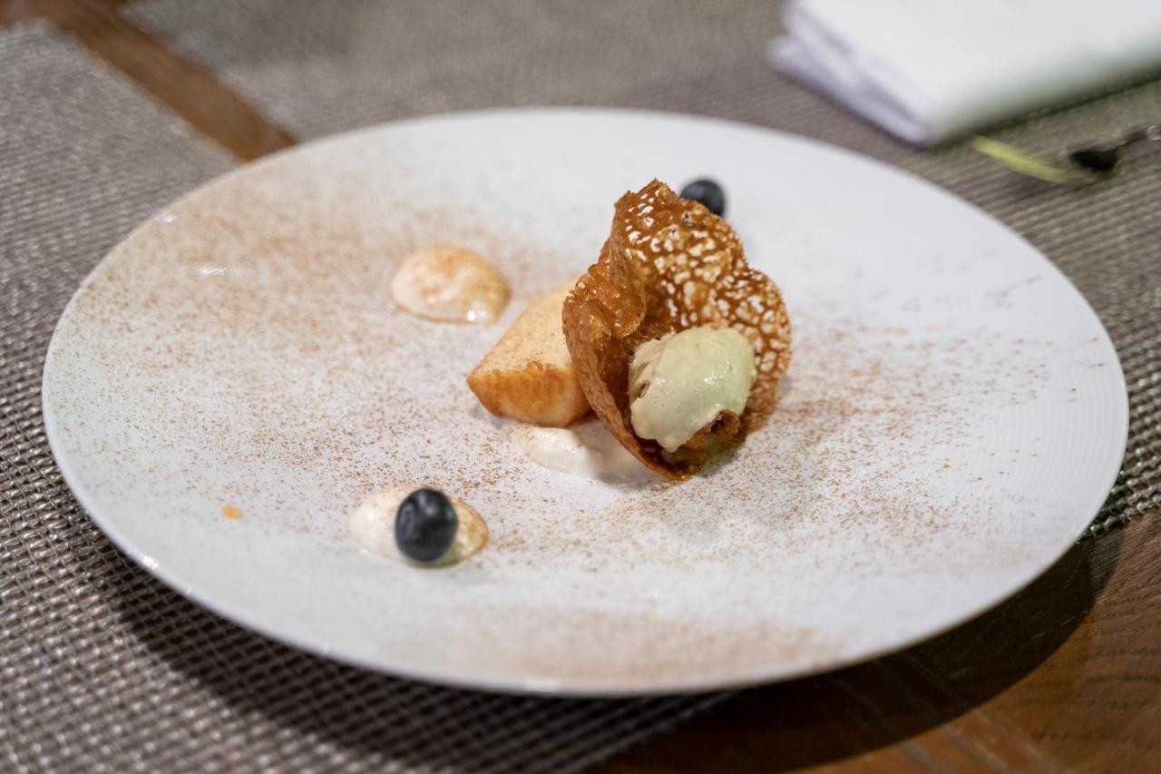 Grand Hotel Campione Campione dʼItalia Esterno foto A dessert at the restaurant
