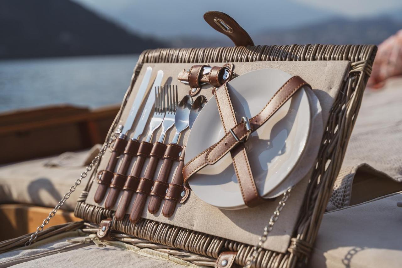 Grand Hotel Campione Campione dʼItalia Esterno foto A picnic basket
