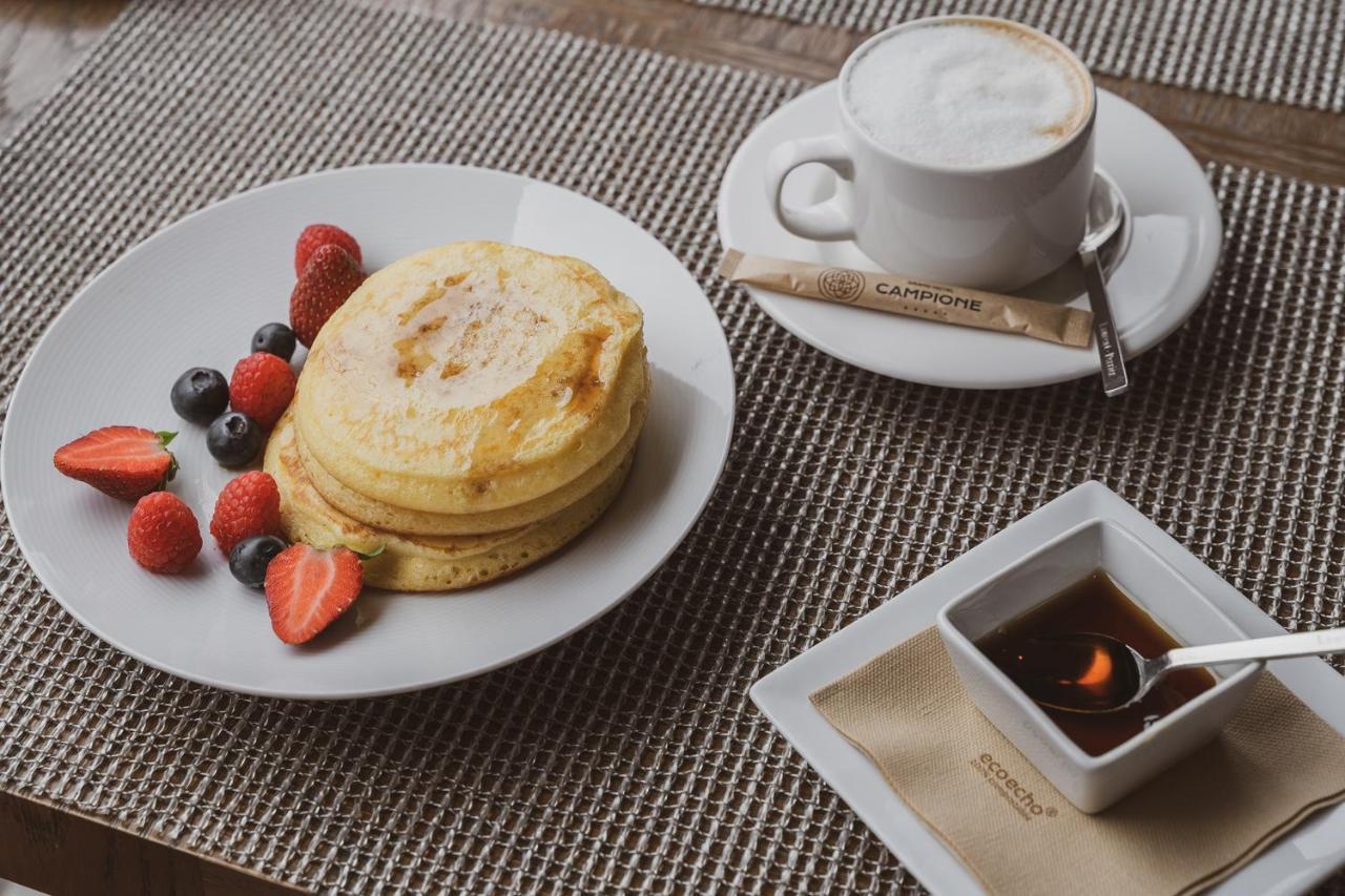 Grand Hotel Campione Campione dʼItalia Esterno foto A breakfast at the restaurant