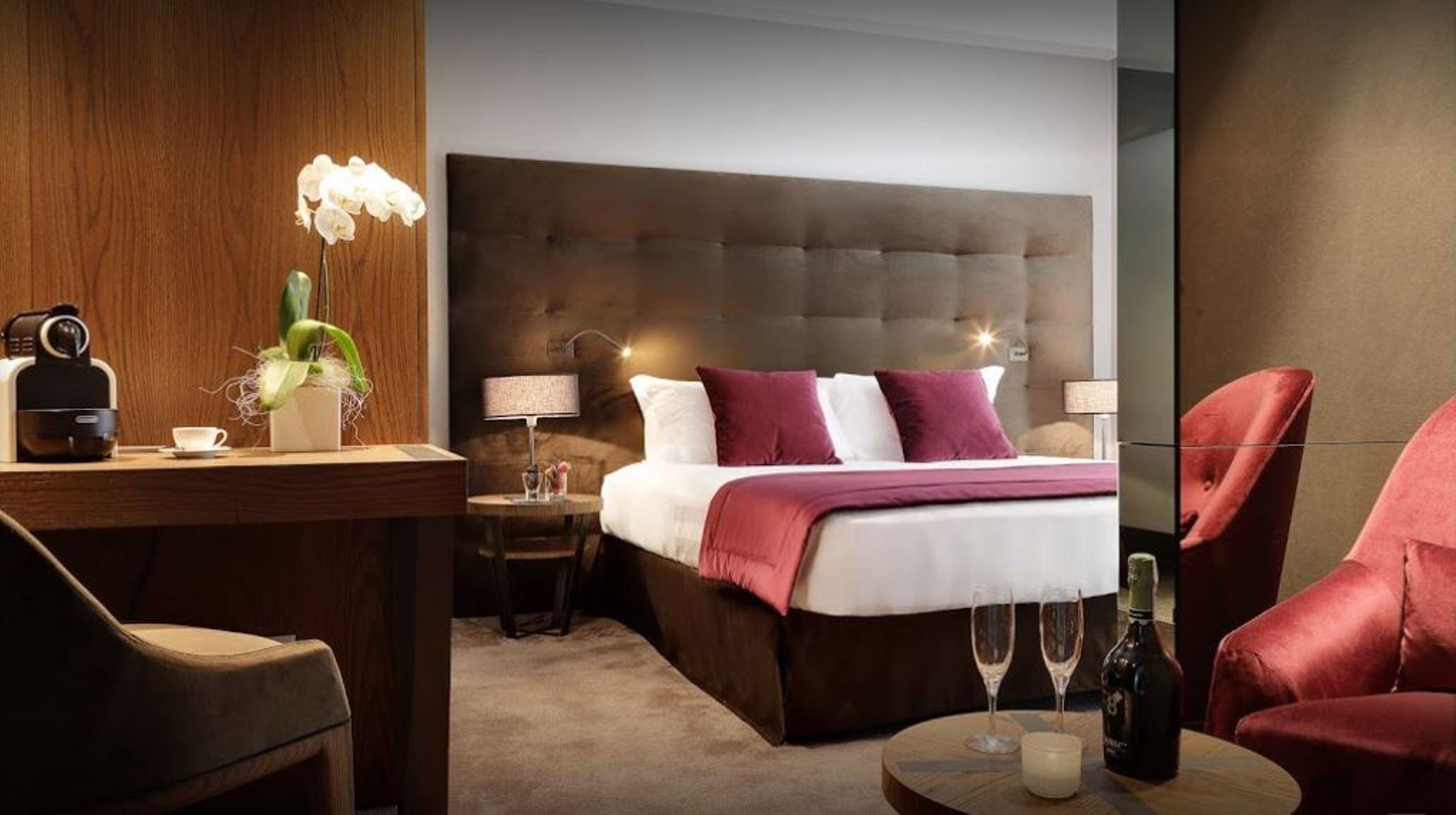 Grand Hotel Campione Campione dʼItalia Esterno foto A bedroom at the hotel