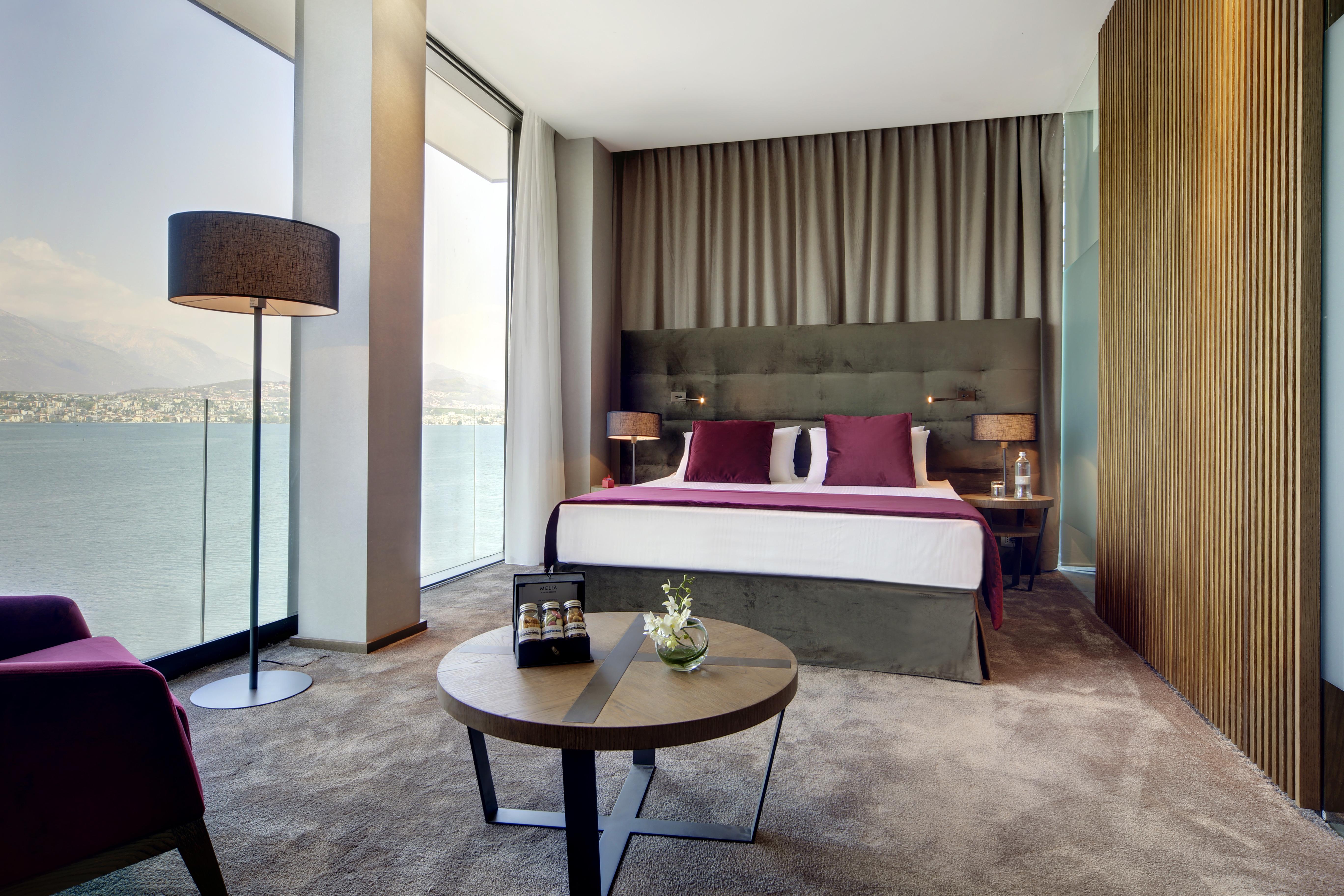 Grand Hotel Campione Campione dʼItalia Esterno foto A room at the hotel