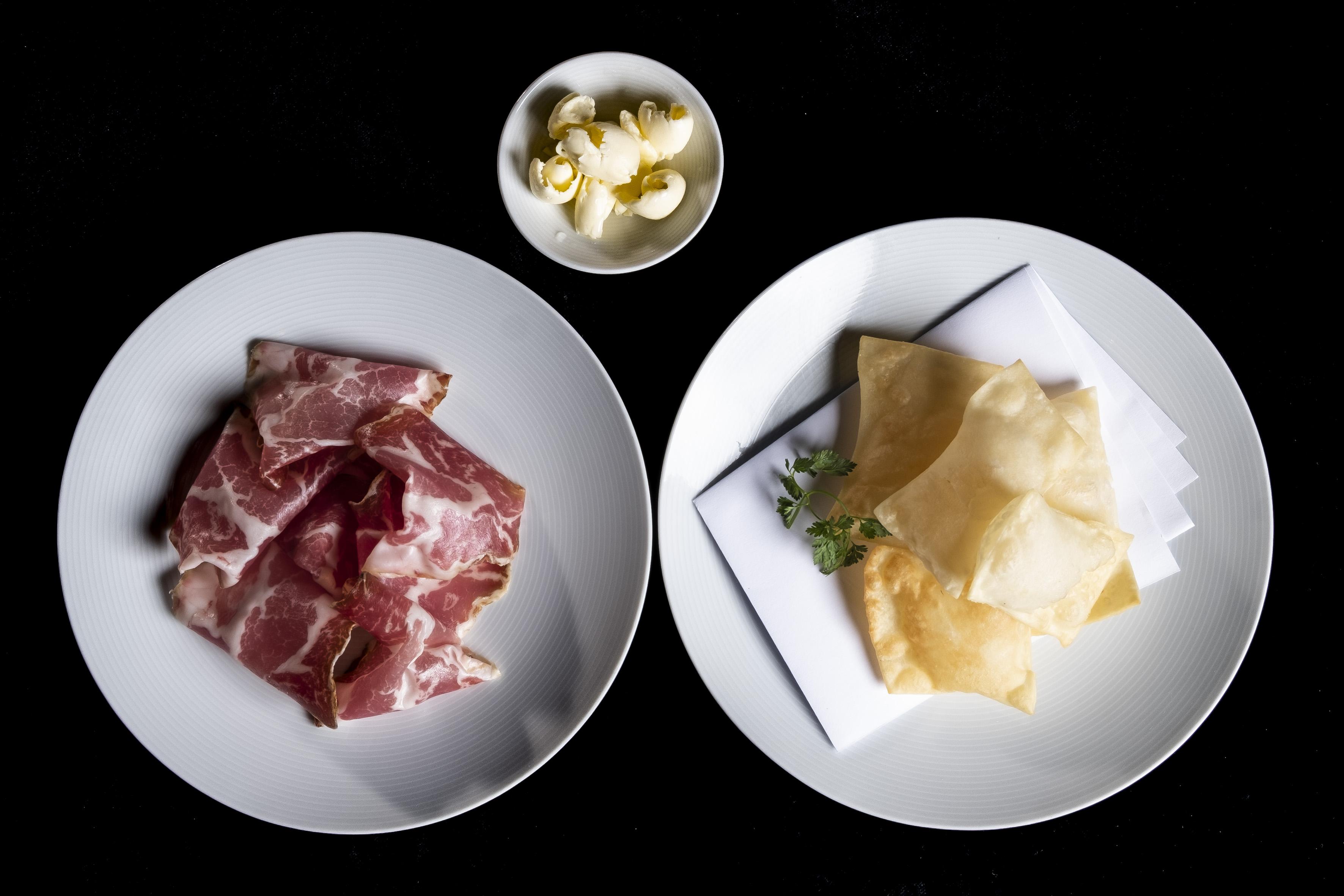 Grand Hotel Campione Campione dʼItalia Esterno foto Salami, cheese and olives