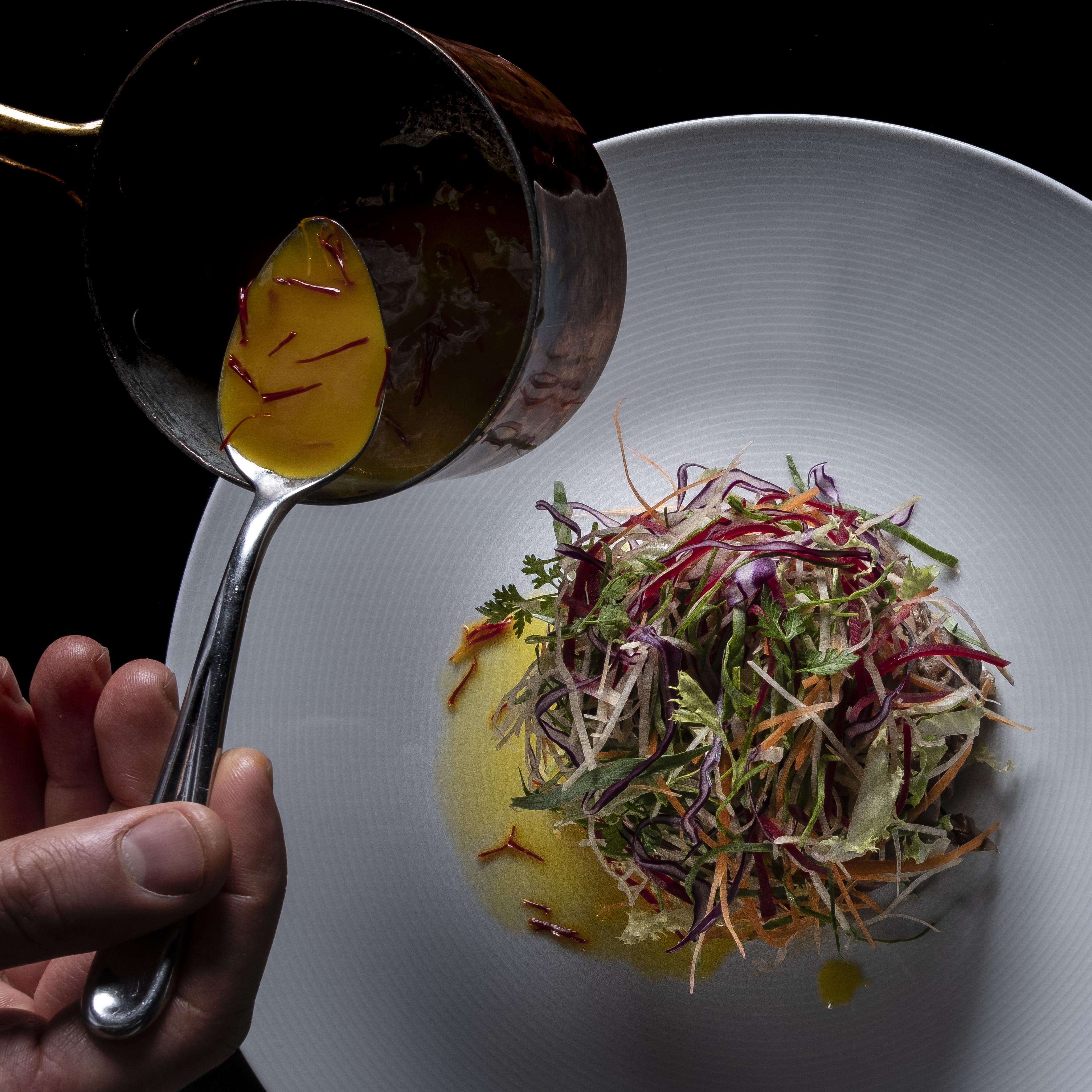 Grand Hotel Campione Campione dʼItalia Esterno foto Saffron being drizzled over a salad