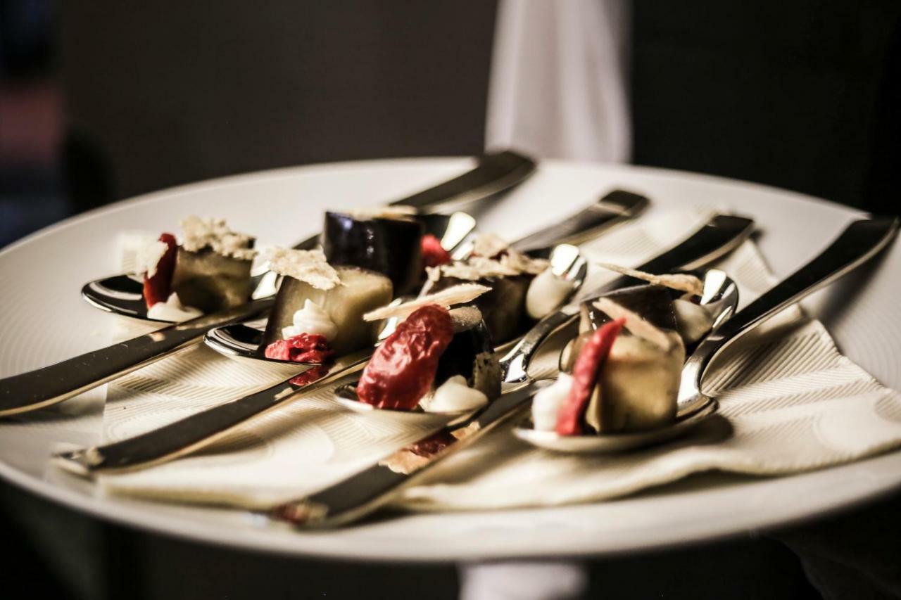 Grand Hotel Campione Campione dʼItalia Esterno foto A plate of canapés